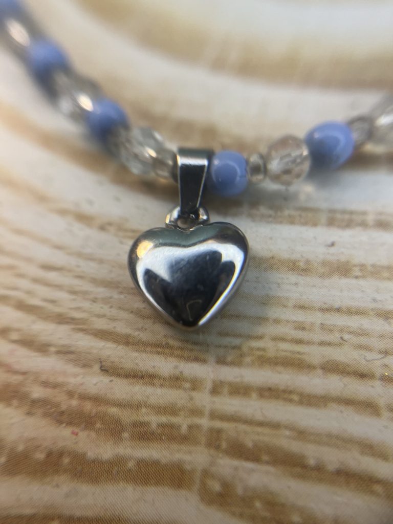 ✨ UShine.gr: Κολιέ με Γαλάζιες Χάντρες & Ατσάλινη Καρδιά Mirror No 2010