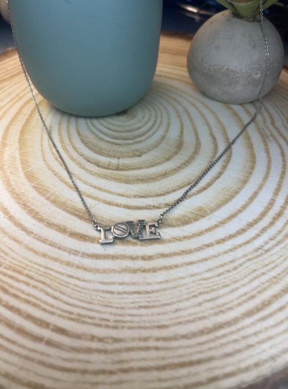 ✨ UShine.gr: Κολιέ LOVE Ασημί με Διακριτικές Λεπτομέρειες No 2011