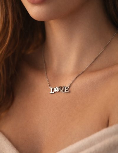 ✨ UShine.gr: Κολιέ LOVE Ασημί με Διακριτικές Λεπτομέρειες No 2011