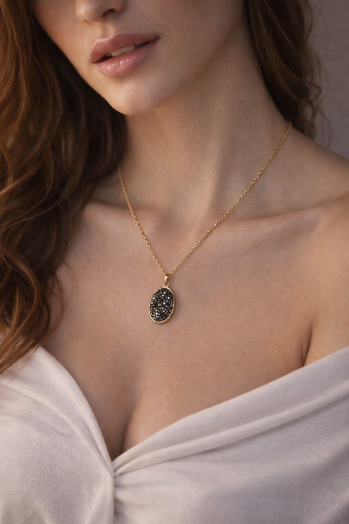 ✨ UShine.gr: Χρυσό Κολιέ Οβάλ με Μαύρα Κρύσταλλα No 2014