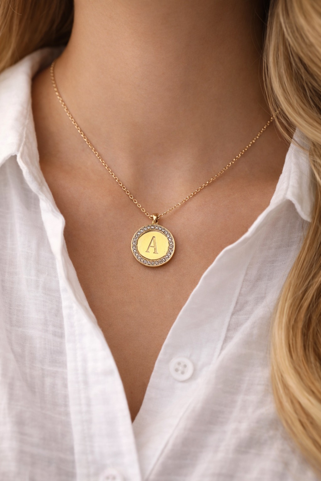 ✨ UShine.gr: Χρυσό Κολιέ Μονόγραμμα με Κρύσταλλα No 2016