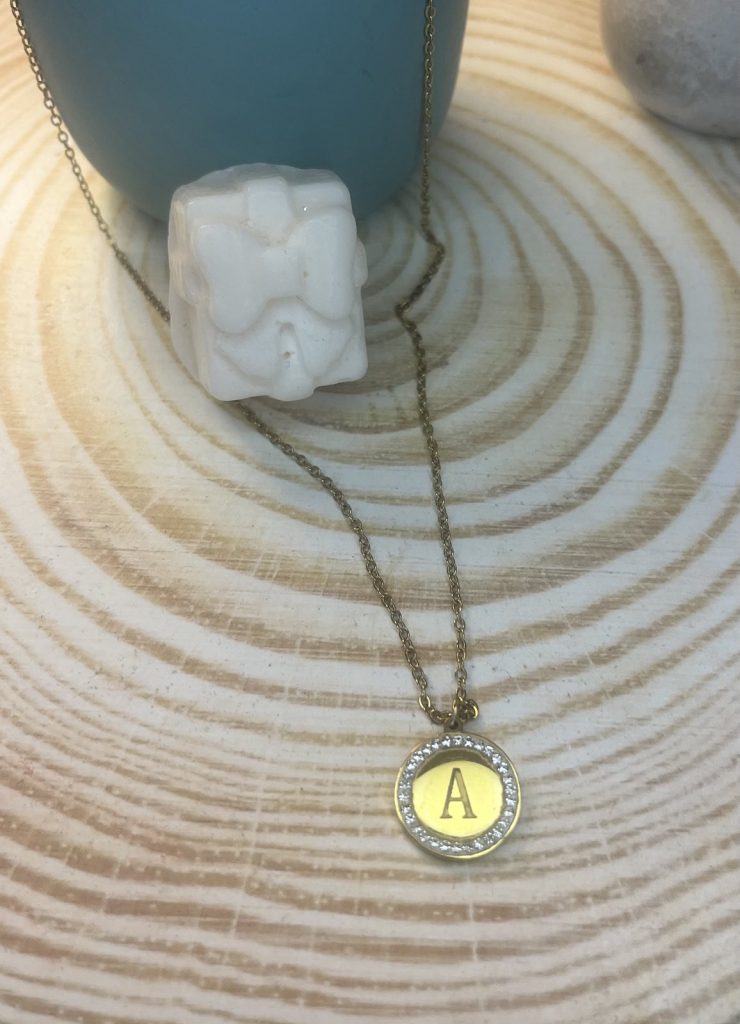 ✨ UShine.gr: Χρυσό Κολιέ Μονόγραμμα με Κρύσταλλα No 2016