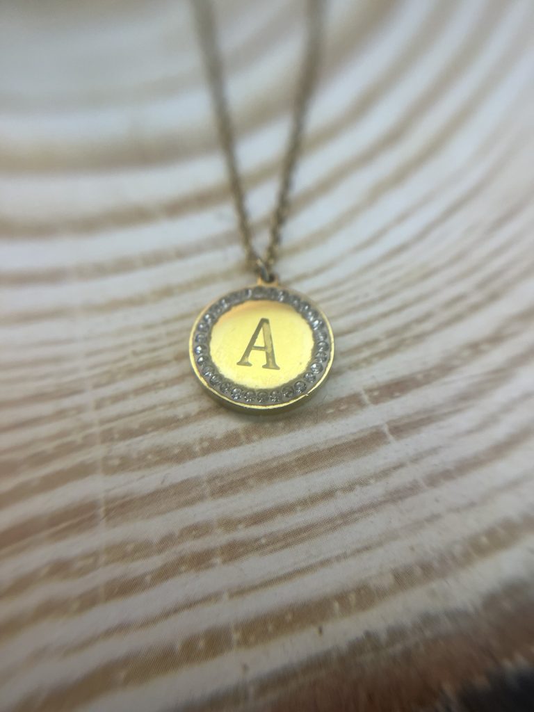 ✨ UShine.gr: Χρυσό Κολιέ Μονόγραμμα με Κρύσταλλα No 2016