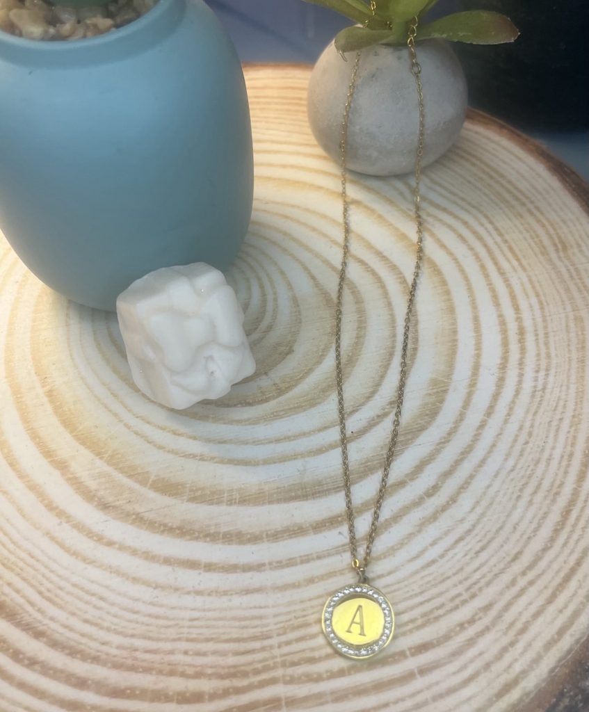 ✨ UShine.gr: Χρυσό Κολιέ Μονόγραμμα με Κρύσταλλα No 2016