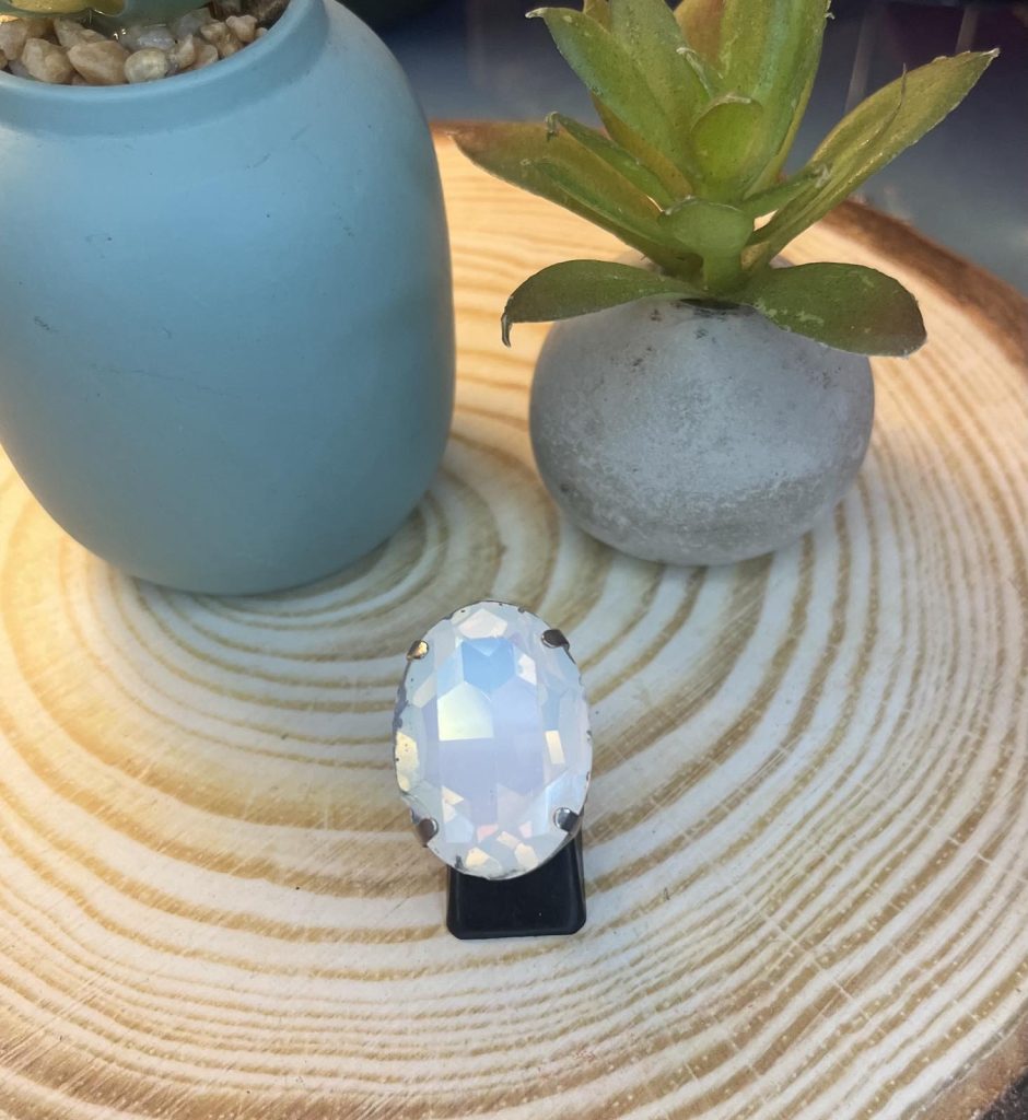 ✨ UShine.gr: Χειροποίητο Δαχτυλίδι Statement με Οβάλ Λευκή Πέτρα No 7030