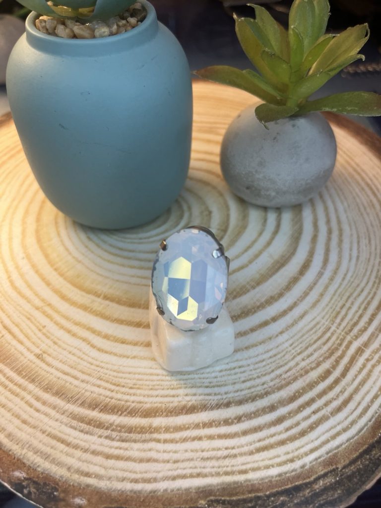 ✨ UShine.gr: Χειροποίητο Δαχτυλίδι Statement με Οβάλ Λευκή Πέτρα No 7030