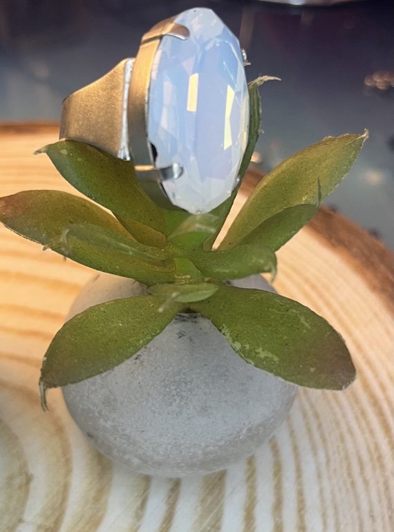 ✨ UShine.gr: Χειροποίητο Δαχτυλίδι Statement με Οβάλ Λευκή Πέτρα No 7030