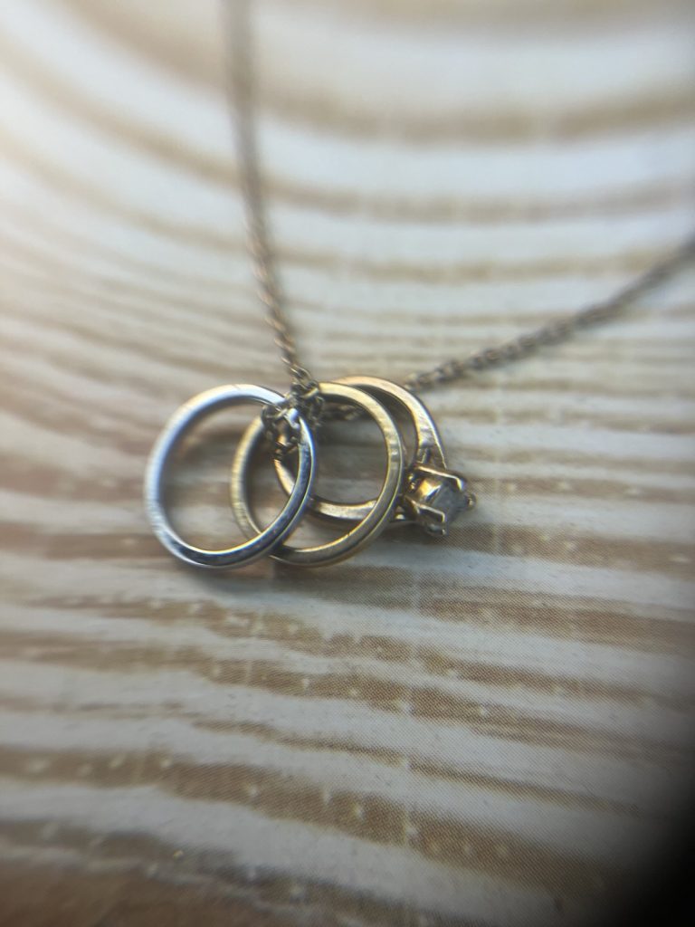 ✨ UShine.gr: Ατσάλινο Κολιέ Τριπλοί Κύκλοι & Μονόπετρο No 2044