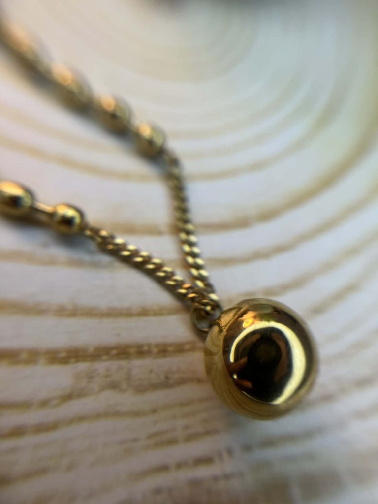 ✨ UShine.gr: Χειροποίητο Κολιέ με Χρυσή Σφαίρα No 2050