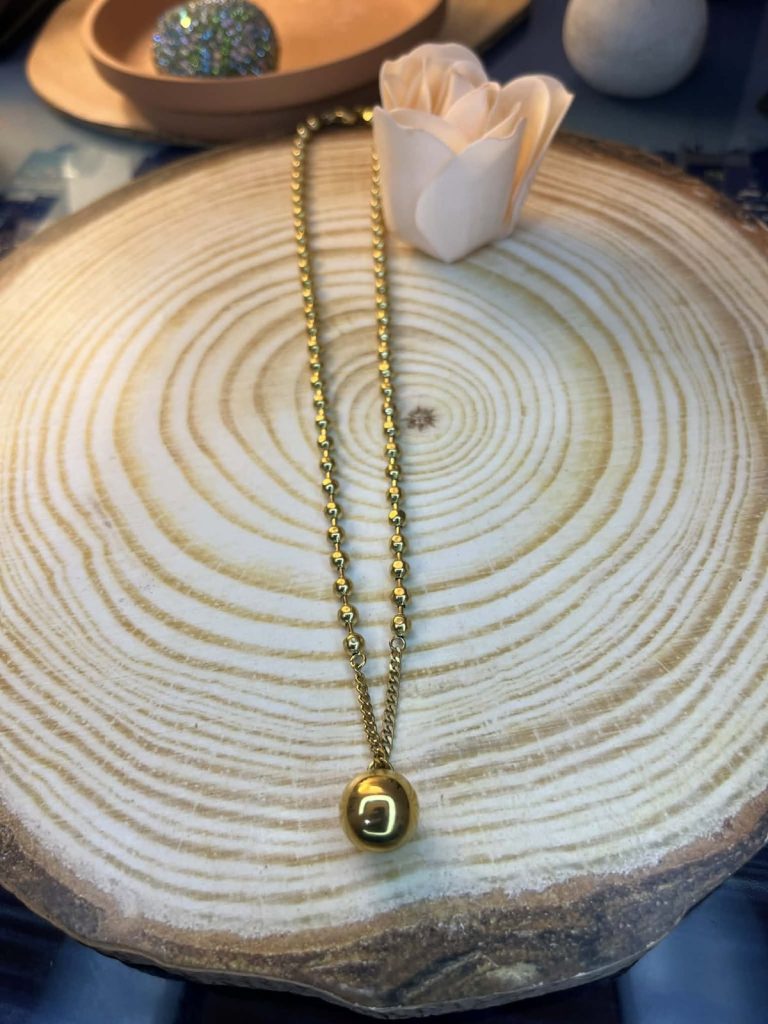 ✨ UShine.gr: Χειροποίητο Κολιέ με Χρυσή Σφαίρα No 2050