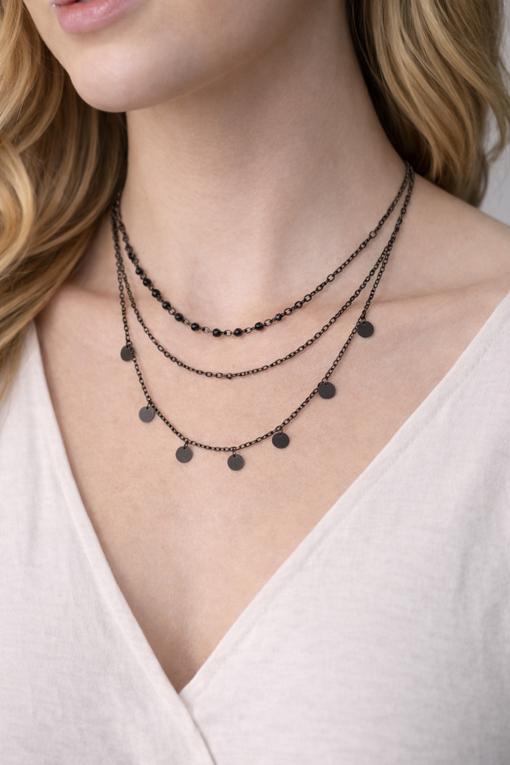 ✨ UShine.gr: Τριπλό Κολιέ με Μαύρες Δισκέτες & Αλυσίδες No 6051
