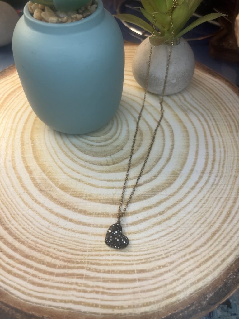 ✨ UShine.gr: Κολιέ Καρδιά με Μαύρα Ζιργκόν σε Χρυσή Αλυσίδα No 6052