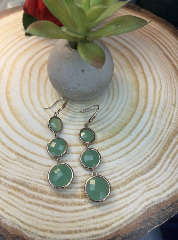 ✨ UShine.gr: Κρεμαστά Σκουλαρίκια με Πράσινες Πέτρες & Χρυσές Λεπτομέρειες No 6005