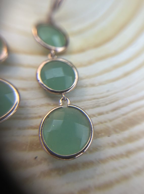 ✨ UShine.gr: Κρεμαστά Σκουλαρίκια με Πράσινες Πέτρες & Χρυσές Λεπτομέρειες No 6005