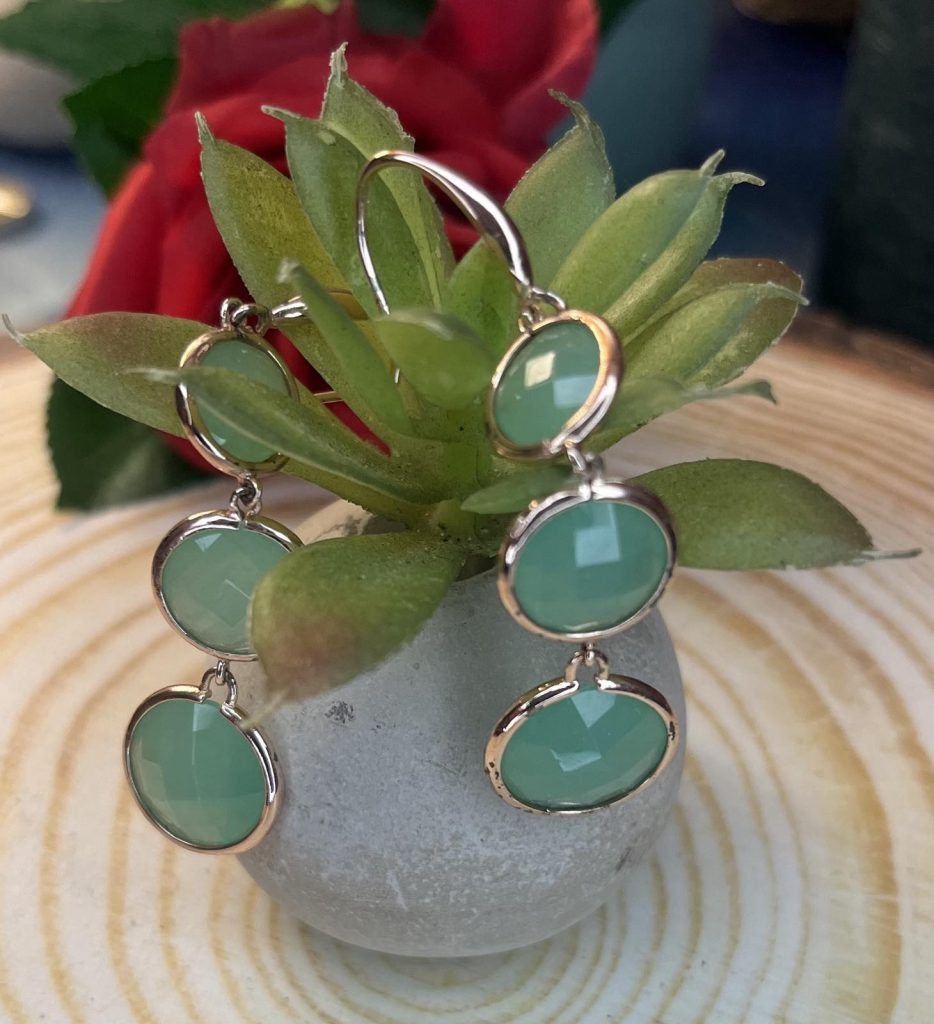 ✨ UShine.gr: Κρεμαστά Σκουλαρίκια με Πράσινες Πέτρες & Χρυσές Λεπτομέρειες No 6005