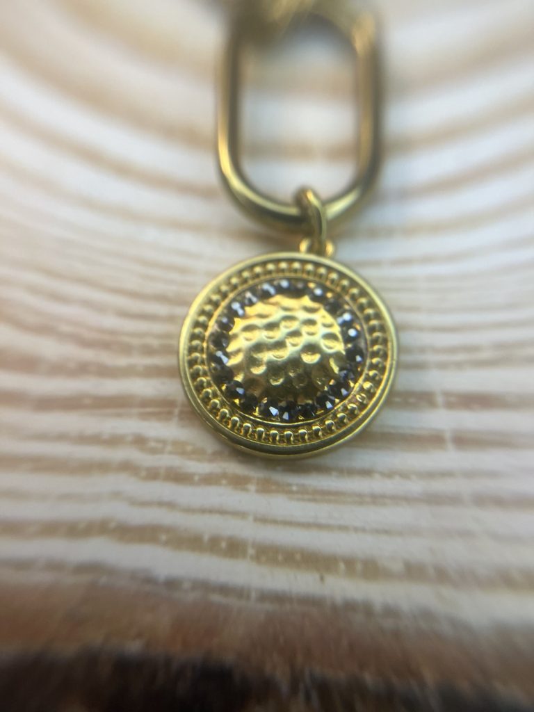 ✨ UShine.gr: Χειροποίητο Κολιέ Gold Oval Charm με Σφυρήλατο Μοτίφ No 8001