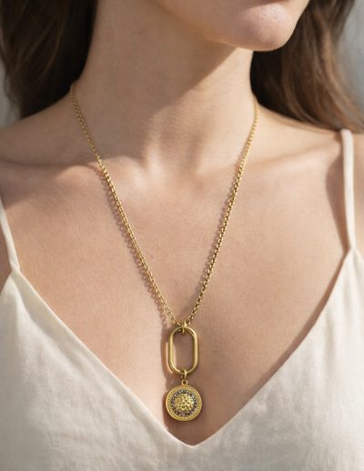 ✨ UShine.gr: Χειροποίητο Κολιέ Gold Oval Charm με Σφυρήλατο Μοτίφ No 8001