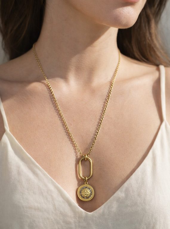 ✨ UShine.gr: Χειροποίητο Κολιέ Gold Oval Charm με Σφυρήλατο Μοτίφ No 8001