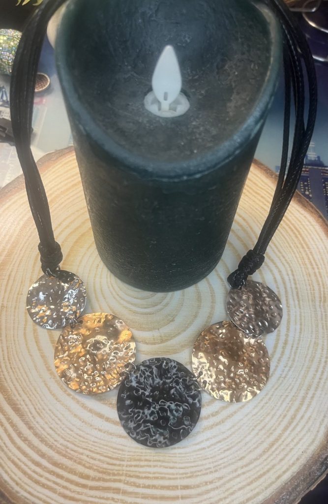 ✨ UShine.gr: Χειροποίητο Κολιέ Statement με Σφυρήλατους Δίσκους No 8002