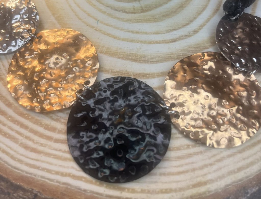 ✨ UShine.gr: Χειροποίητο Κολιέ Statement με Σφυρήλατους Δίσκους No 8002