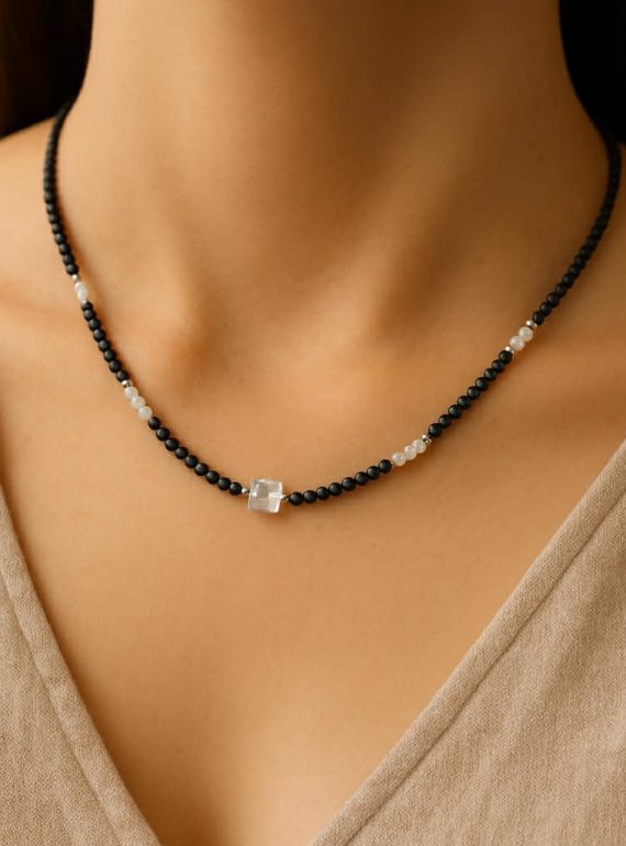 ✨ UShine.gr: Χειροποίητο Κολιέ με Αιματίτη & Λευκές Χάντρες No 8004