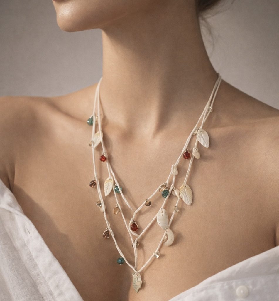 ✨ UShine.gr: Χειροποίητο Κολιέ Boho με Κοχύλια & Πολύχρωμες Χάντρες No 8008