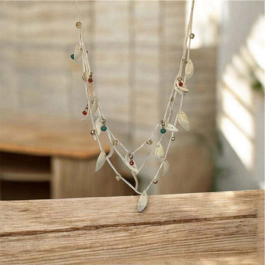 ✨ UShine.gr: Χειροποίητο Κολιέ Boho με Κοχύλια & Πολύχρωμες Χάντρες No 8008