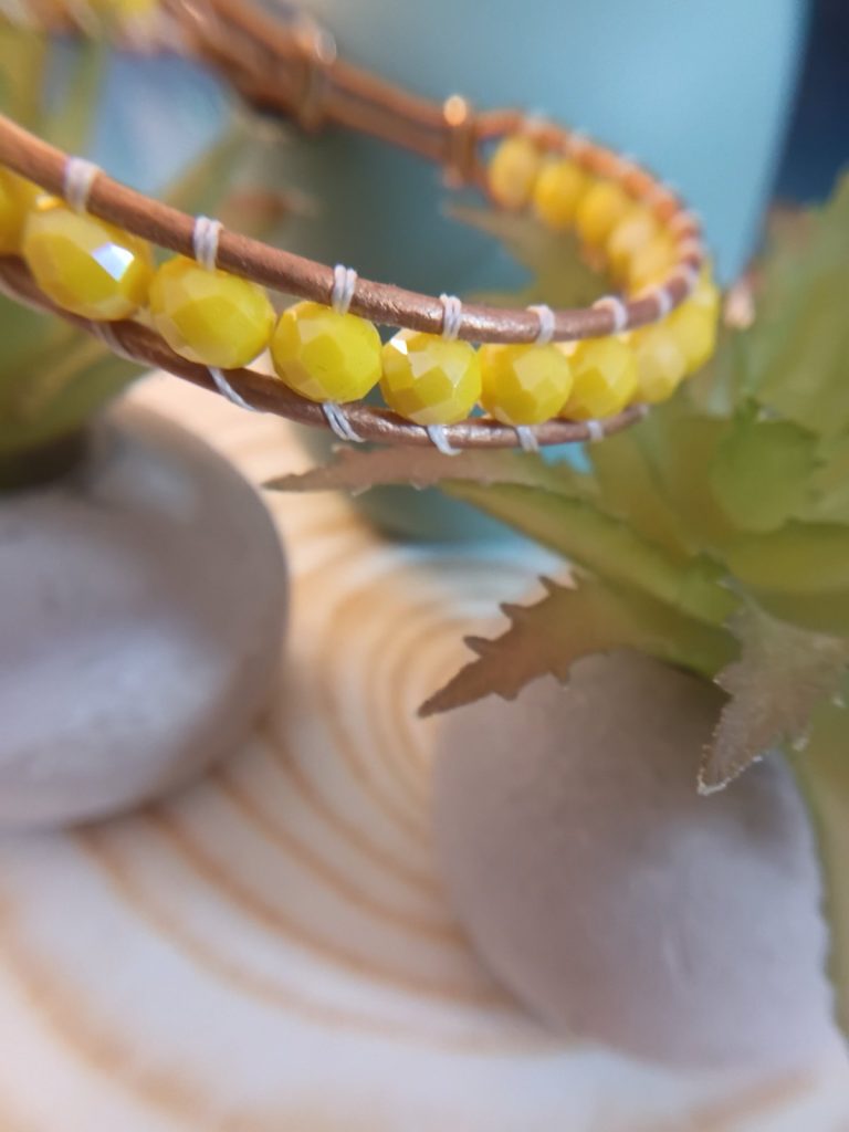 ✨ dreasuregift: Χειροποίητο Βραχιόλι Sunny Beads με Κίτρινες  Κρυστάλλινες Χάντρες Αιματίτη & Δερμάτινη Πλέξη No 110001