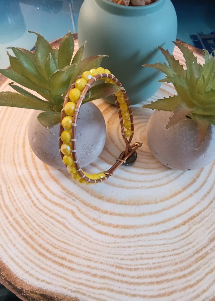 ✨ dreasuregift: Χειροποίητο Βραχιόλι Sunny Beads με Κίτρινες  Κρυστάλλινες Χάντρες Αιματίτη & Δερμάτινη Πλέξη No 110001