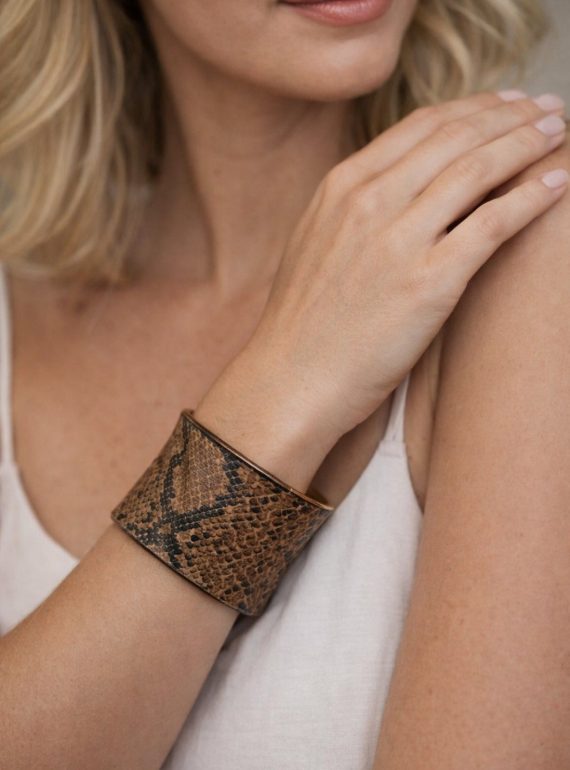 🎁 Giveaway: Χειροπέδα Snake Print σε Χρυσή Εσωτερική Απόχρωση by U Shine No 20