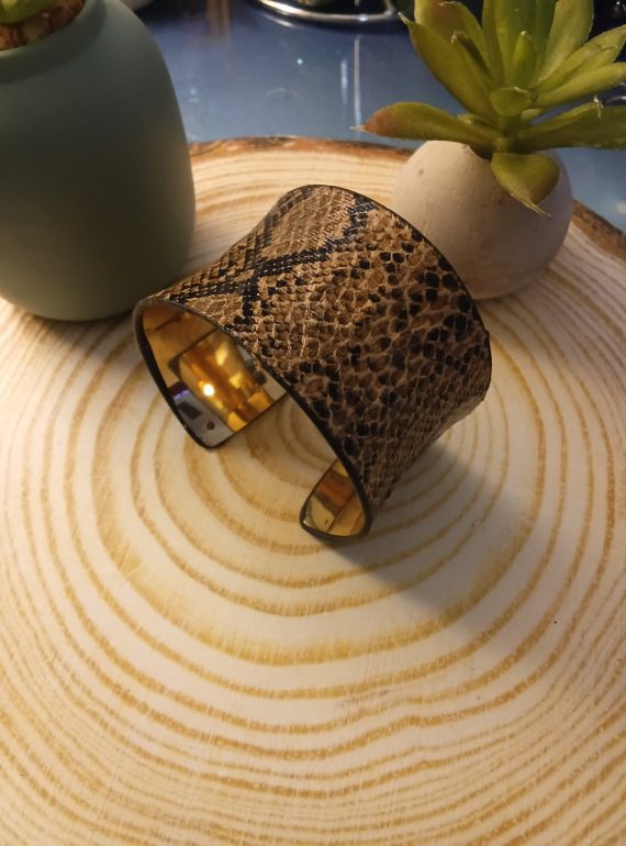 🎁 Giveaway: Χειροπέδα Snake Print σε Χρυσή Εσωτερική Απόχρωση by U Shine No 20