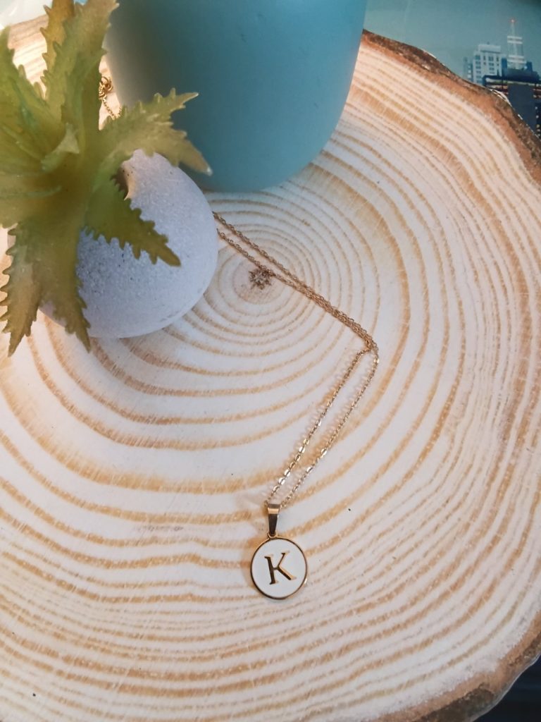 ✨ UShine.gr: Κολιέ με Μονόγραμμα “K” σε Χρυσή Απόχρωση No 503